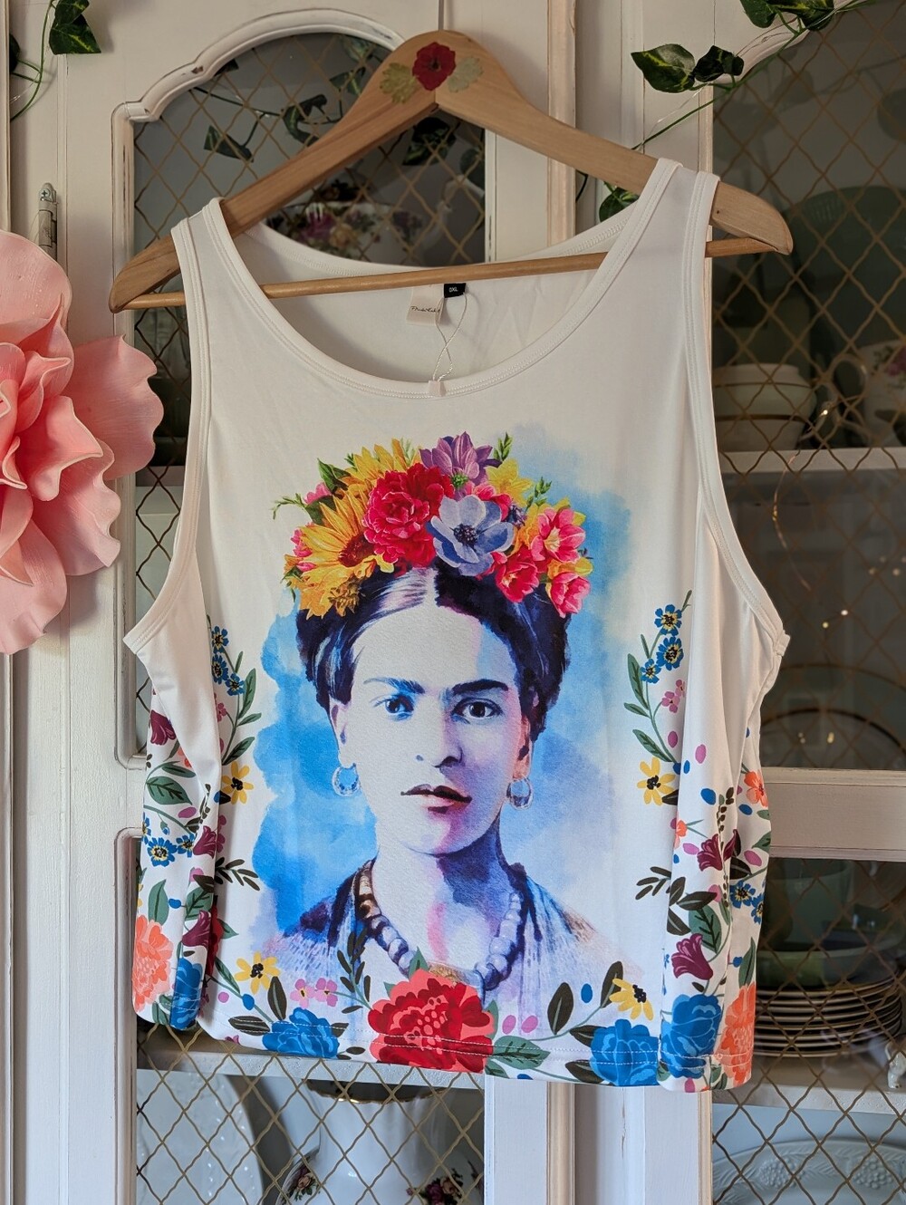 💐 NWOT Frida Kahlo Graphic Tank Top Colorful Florals Summer Outfit